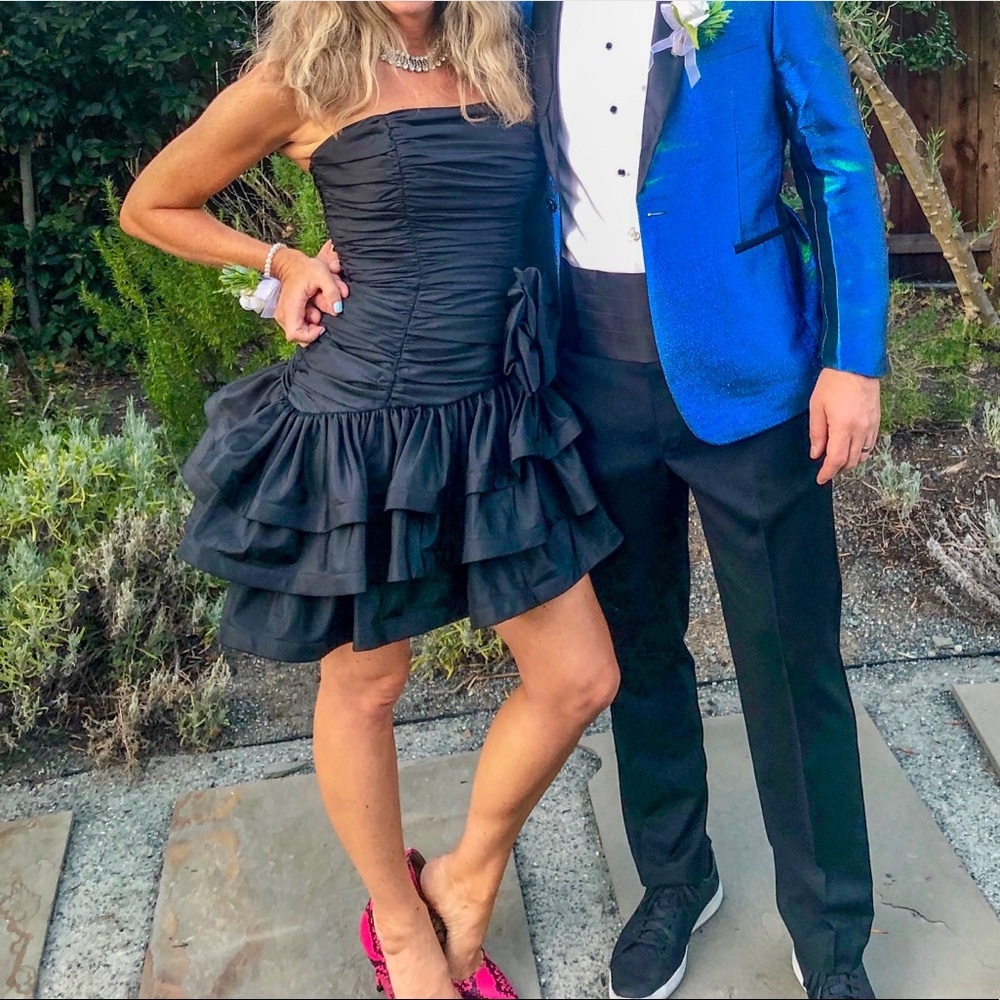 Nadine size 4 ruffle 80s dress - black